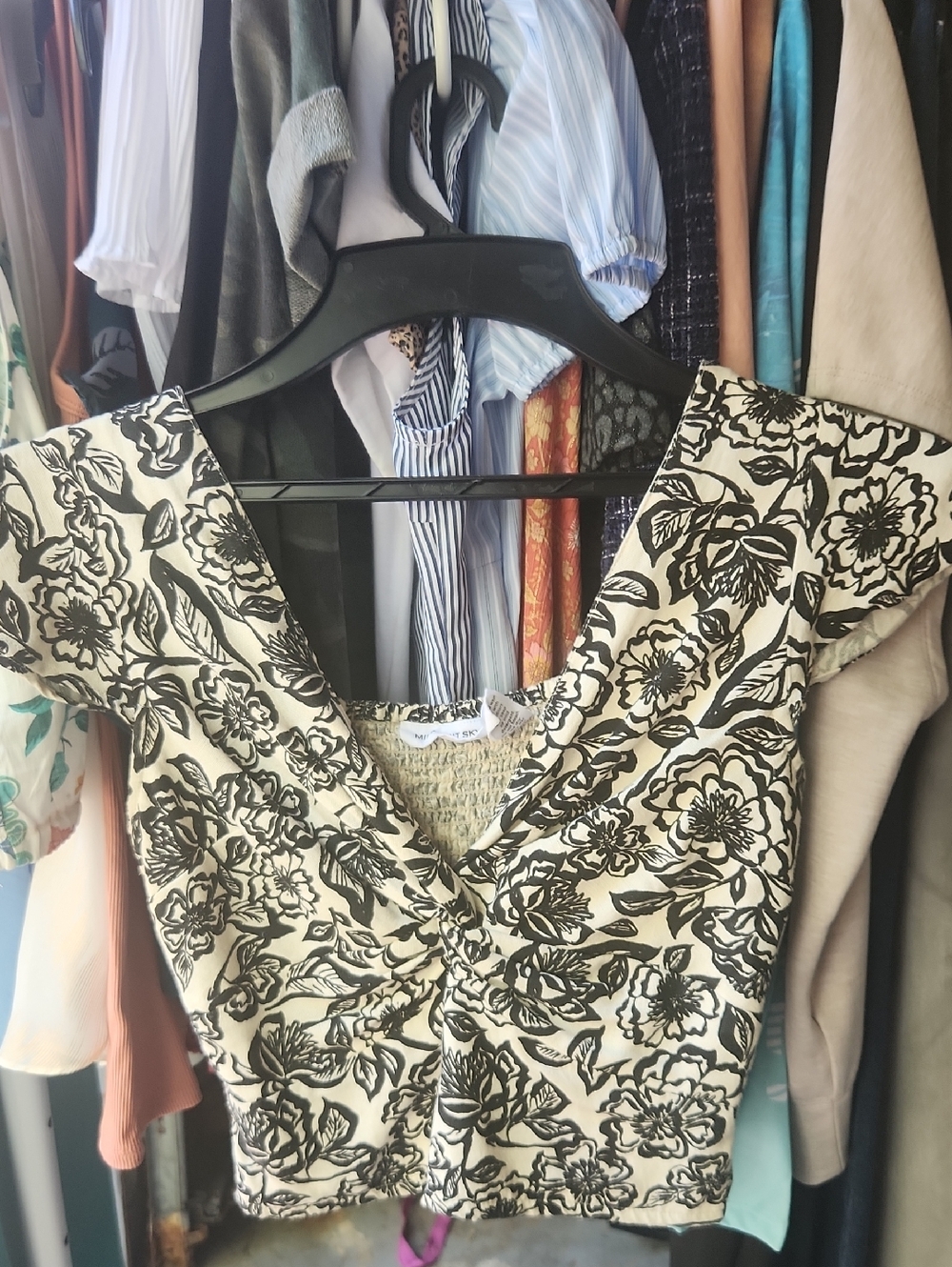 Floral V-Neck Cropped Top in Cream and Black